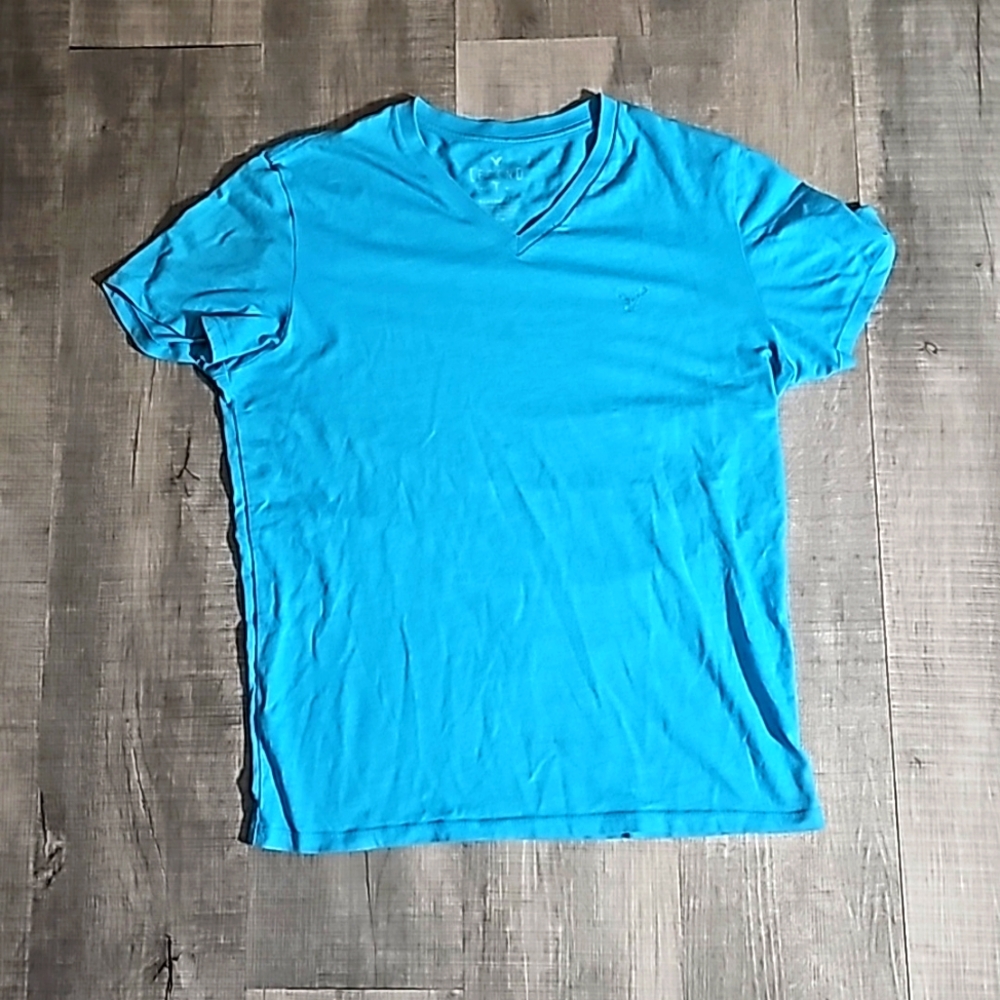Free Gift American Eagle medium VNeck